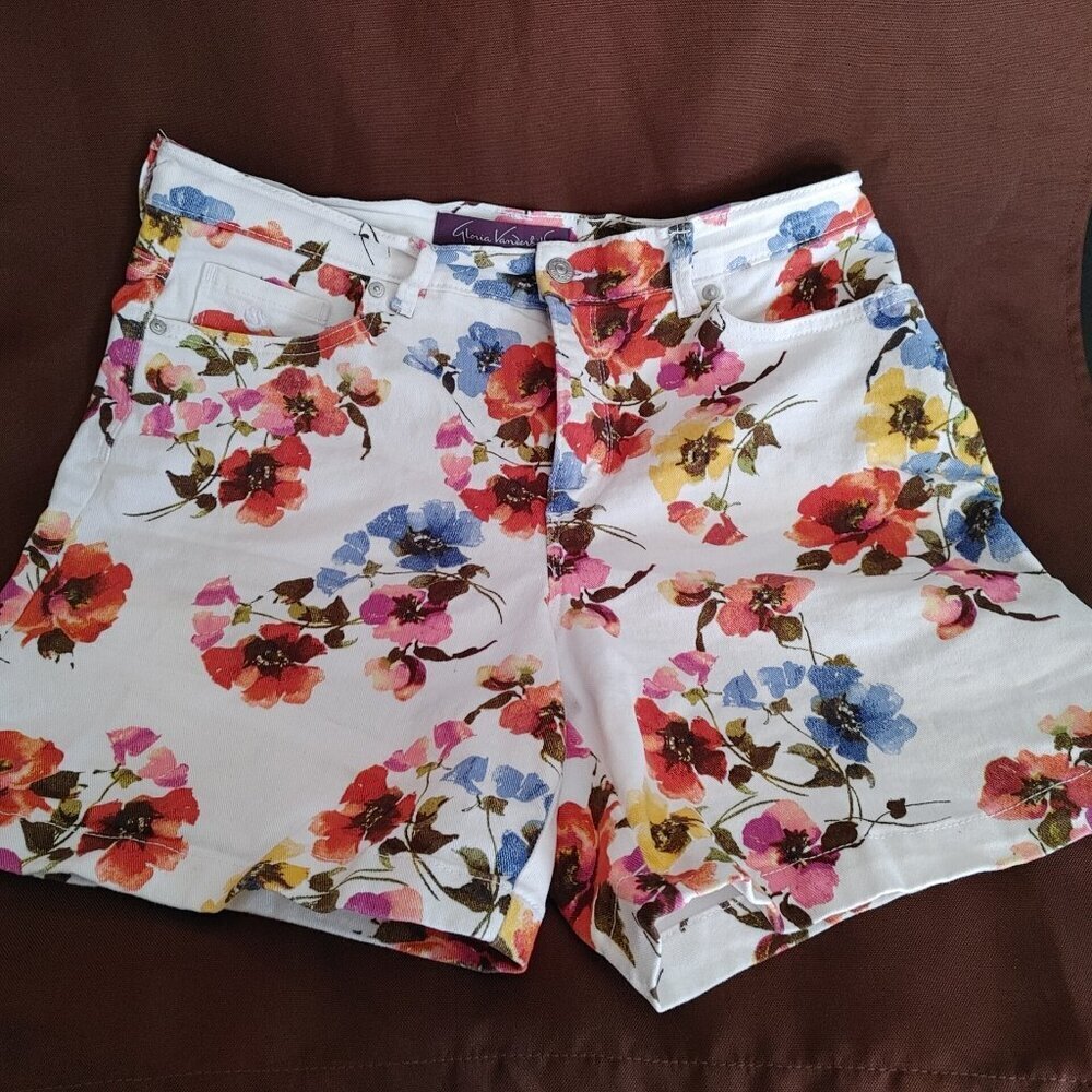 Gloria Vanderbilt Floral Bermuda Shorts White Red Size 8
